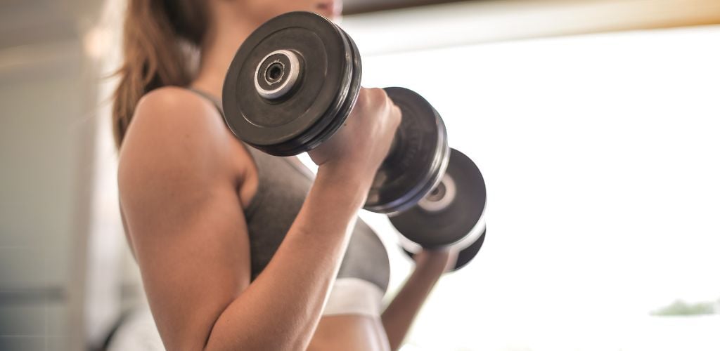 working out with dumbbells, gym discounts with membership