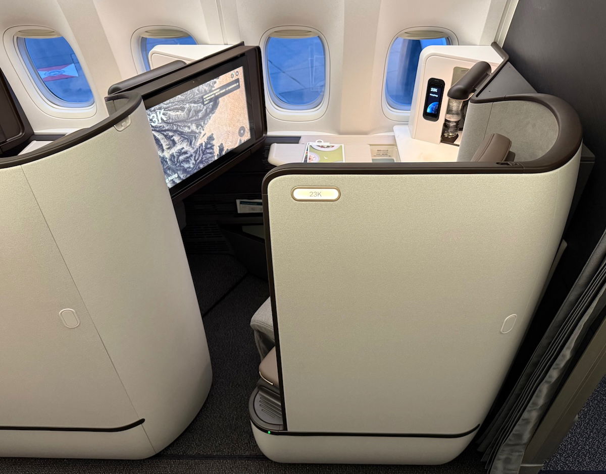 Cathay Pacific Flights featuring Aria Suite: 10 Planes and 5 Routes