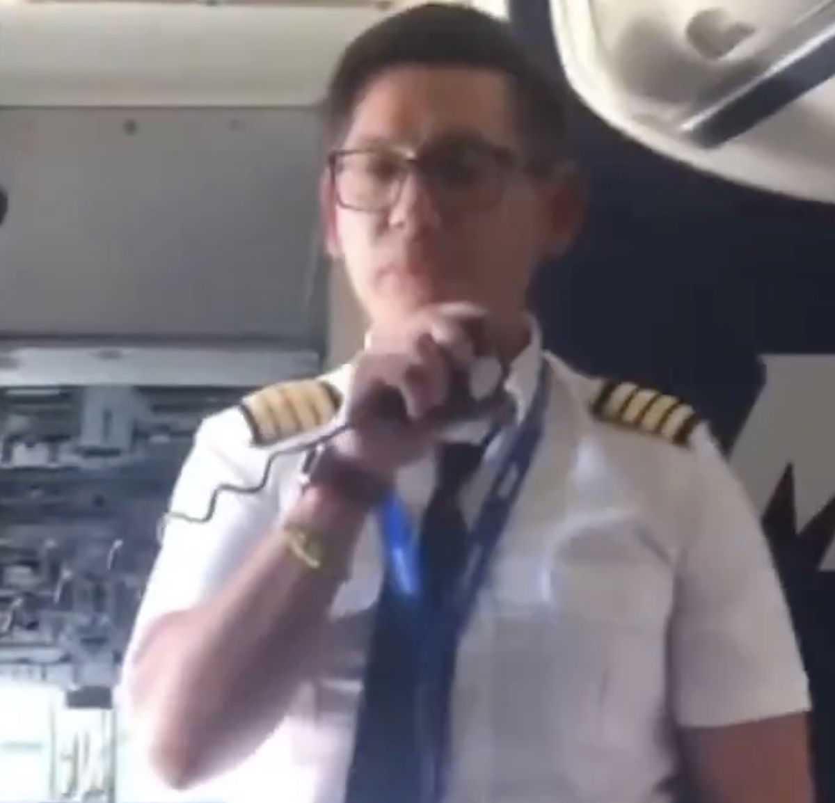 Pilot Detained Following Locking Himself in Cockpit to Request Outstanding Pay
