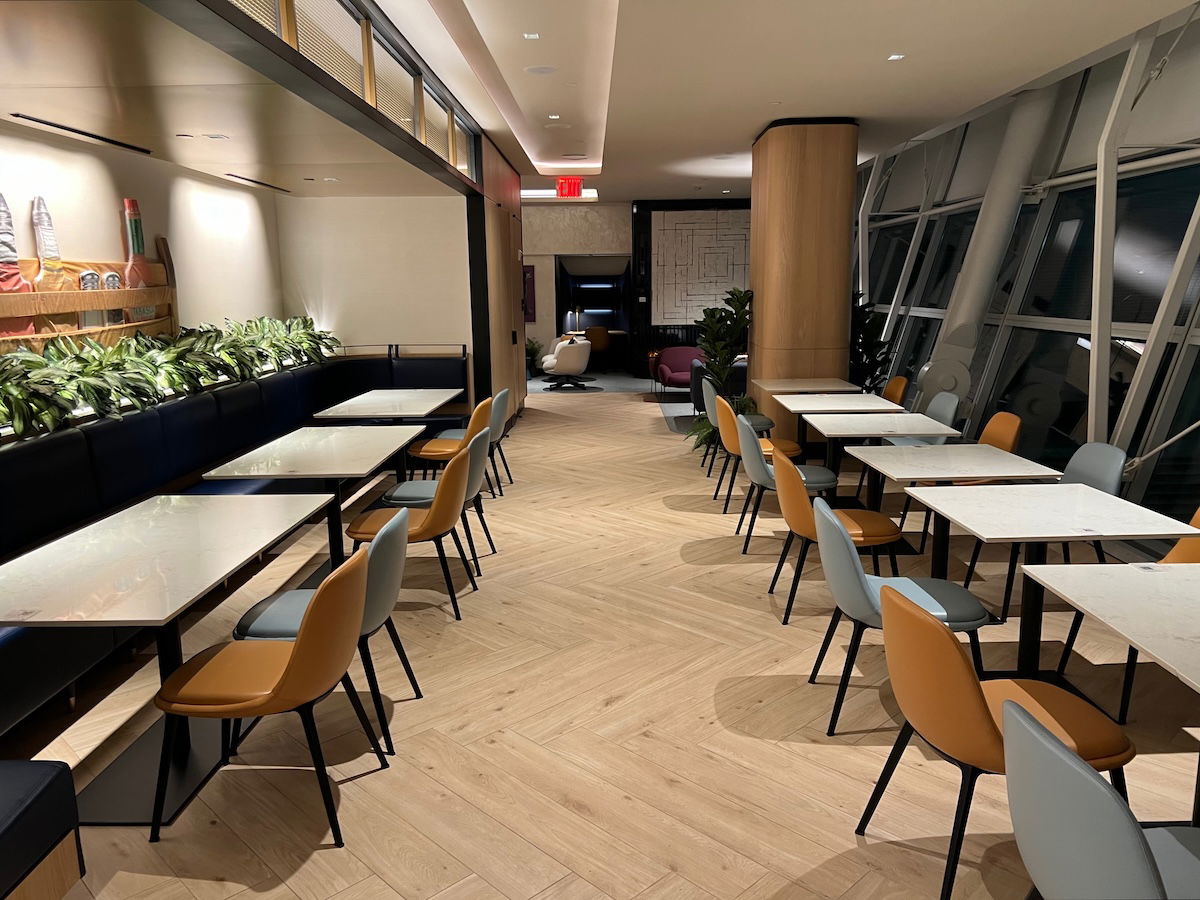 The Proper Method for Managing Unattended Bags in Airport Lounges