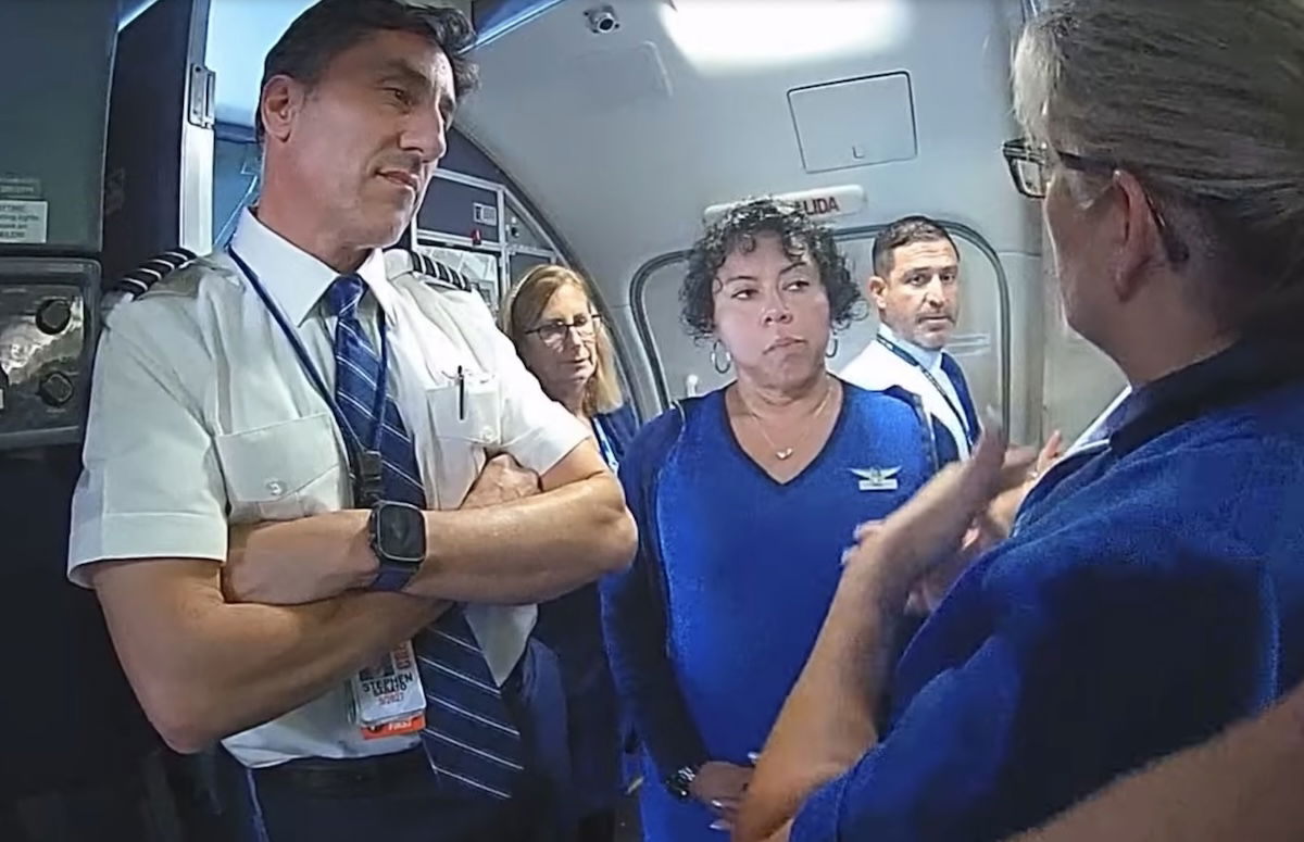 United Airlines Expels Woman from Flight Following Incident, Triggering Employee Dispute