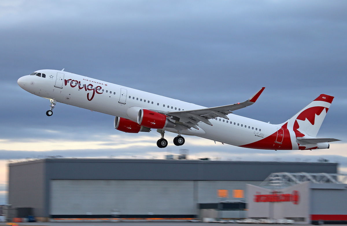 Air Canada Baggage Handler Stuck in Cargo Hold, Screams Heard by Passengers