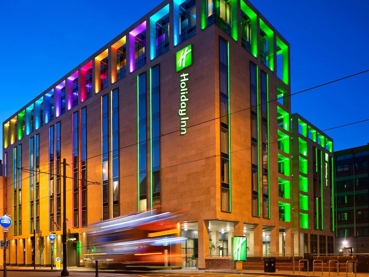 Holiday Inn Denies Check-In to Homeless Individual Amid Severe Cold Conditions
