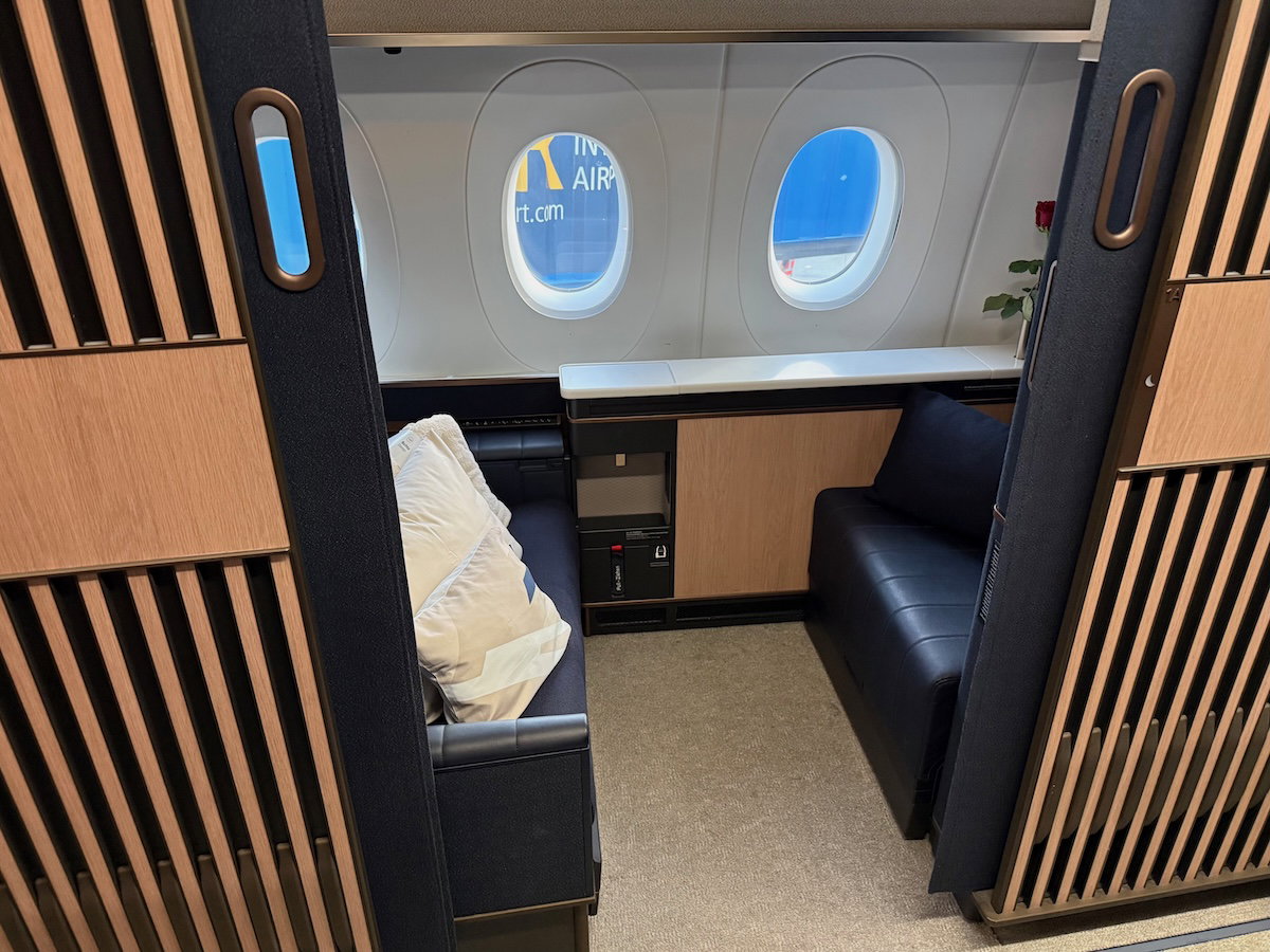 Evaluation of Lufthansa’s Updated First Class Cuisine, Beverages, and Facilities on My “FOX” Journey